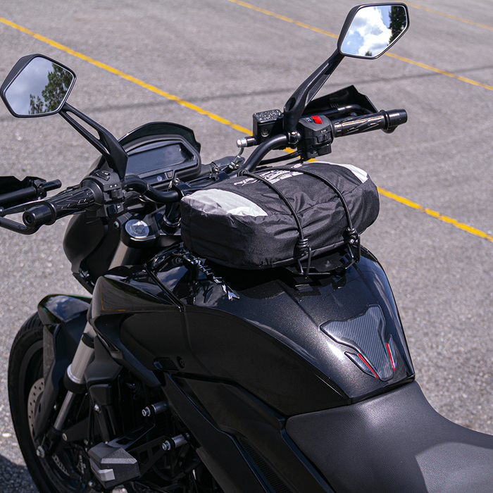 Moto Dominar con Soporte
