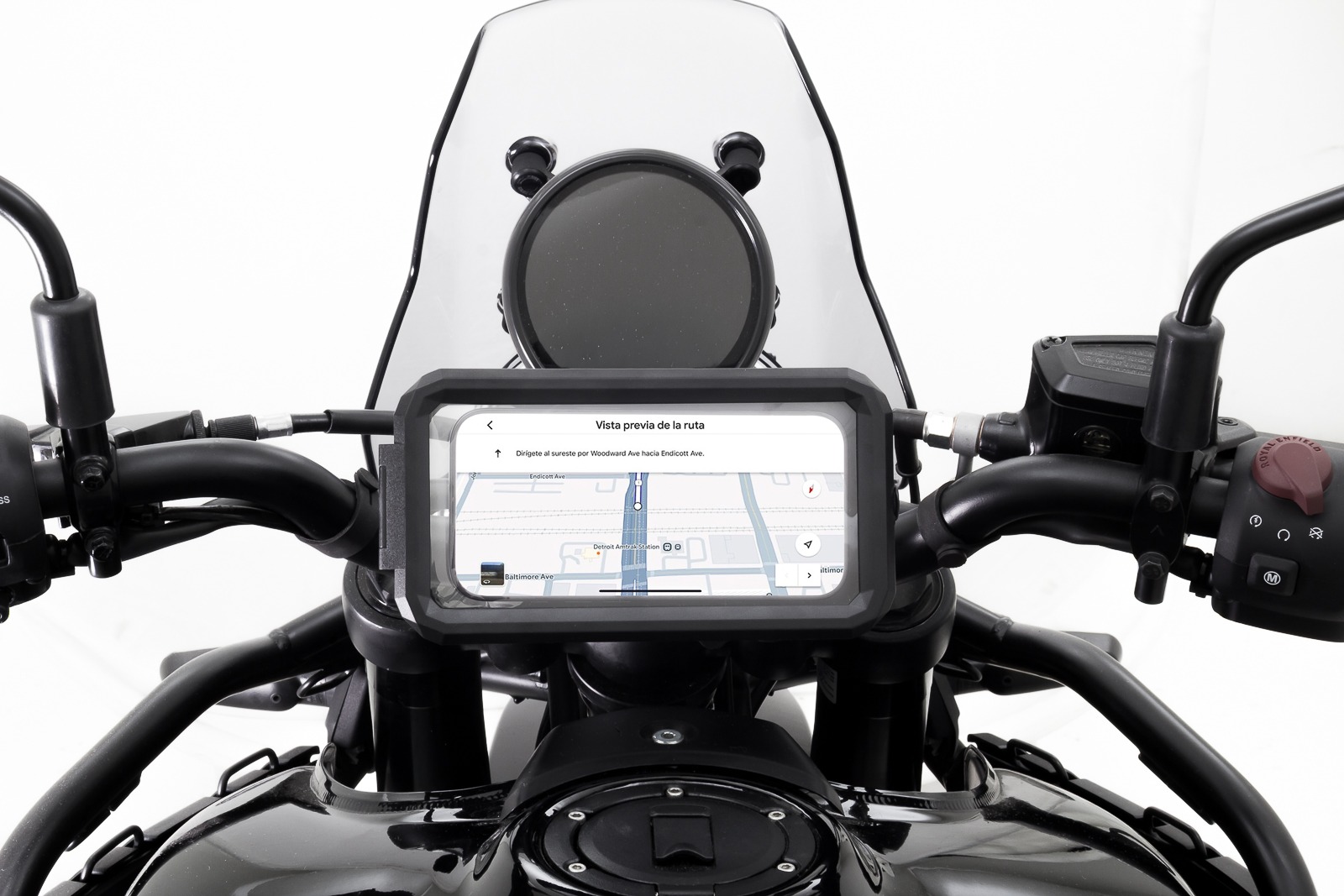 Porta Celular FP Titan protegiendo celular del polvo