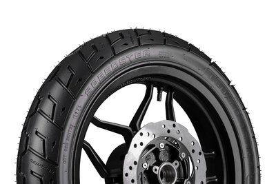 Detalle del labrado de la llanta SPEEDSTER 130/70-17 TL para tracción deportiva