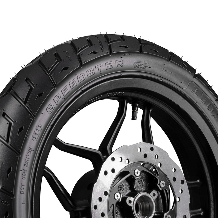 Detalle del labrado de la llanta SPEEDSTER 130/70-17 TL para tracción deportiva