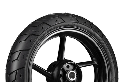 Detalle del labrado de la llanta SPEEDSTER 150/60-17 TL con drenaje eficiente