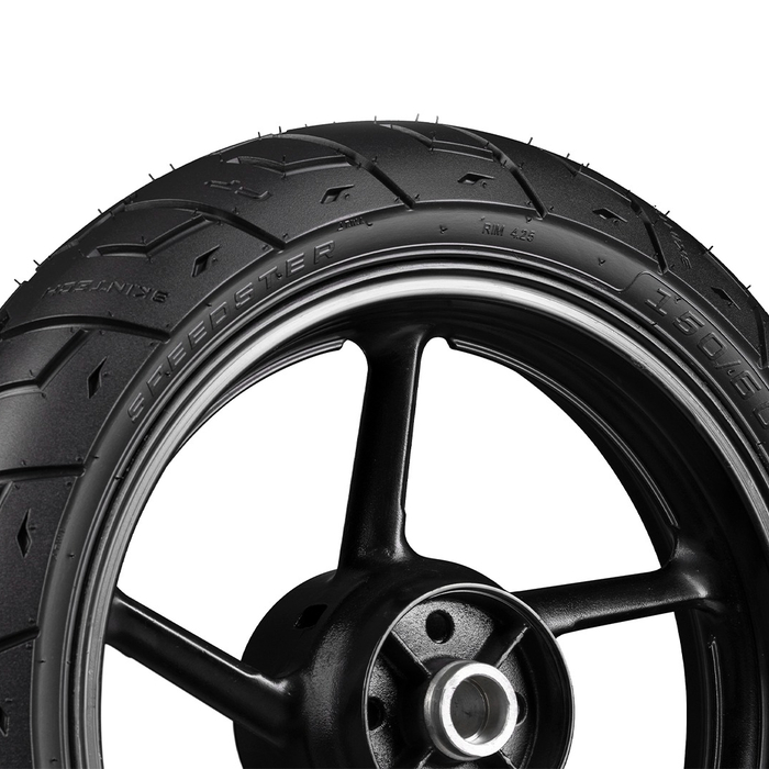 Detalle del labrado de la llanta SPEEDSTER 150/60-17 TL con drenaje eficiente