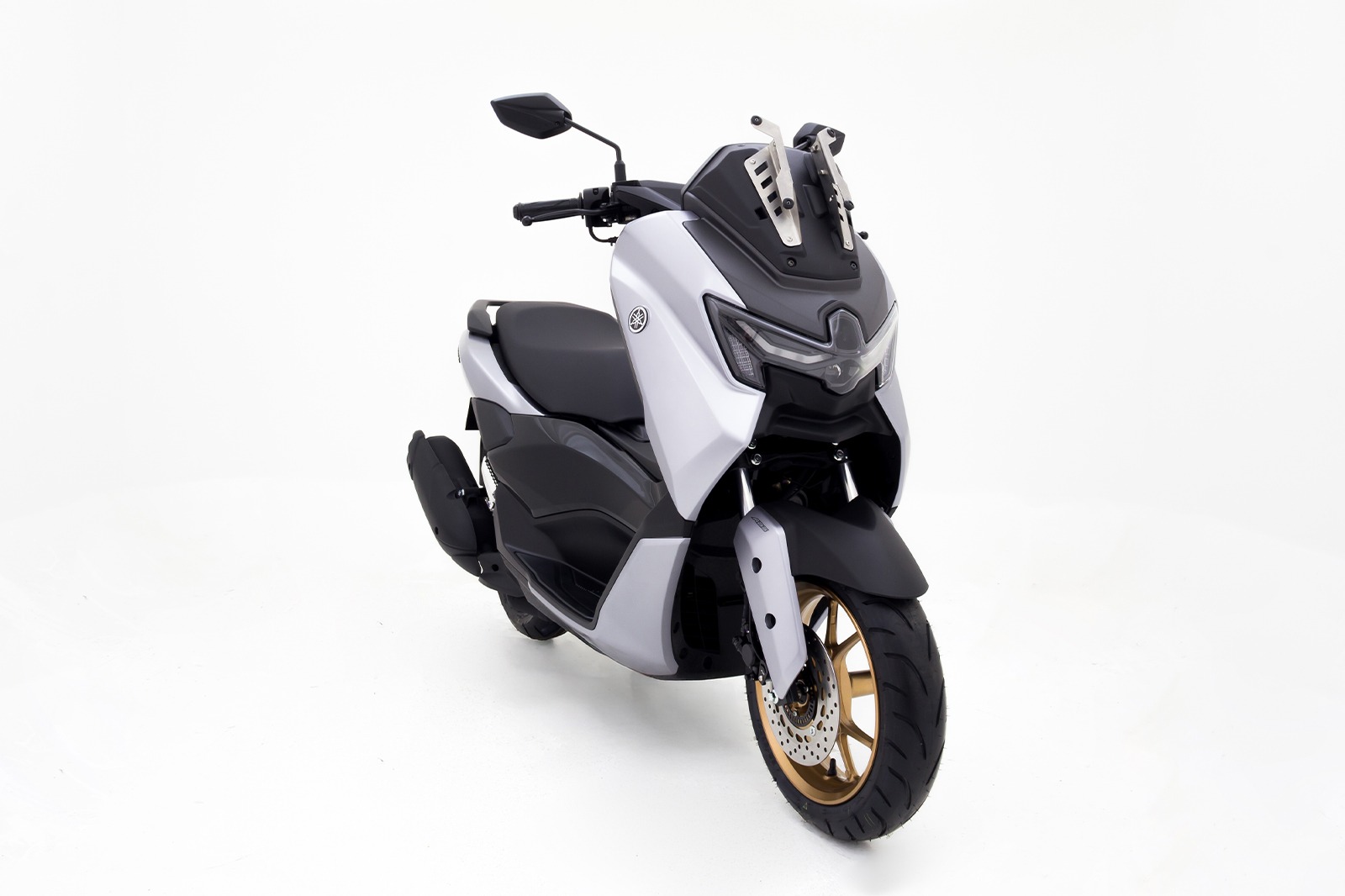 nmax 3 con sistema de ajuste de visor ftontal