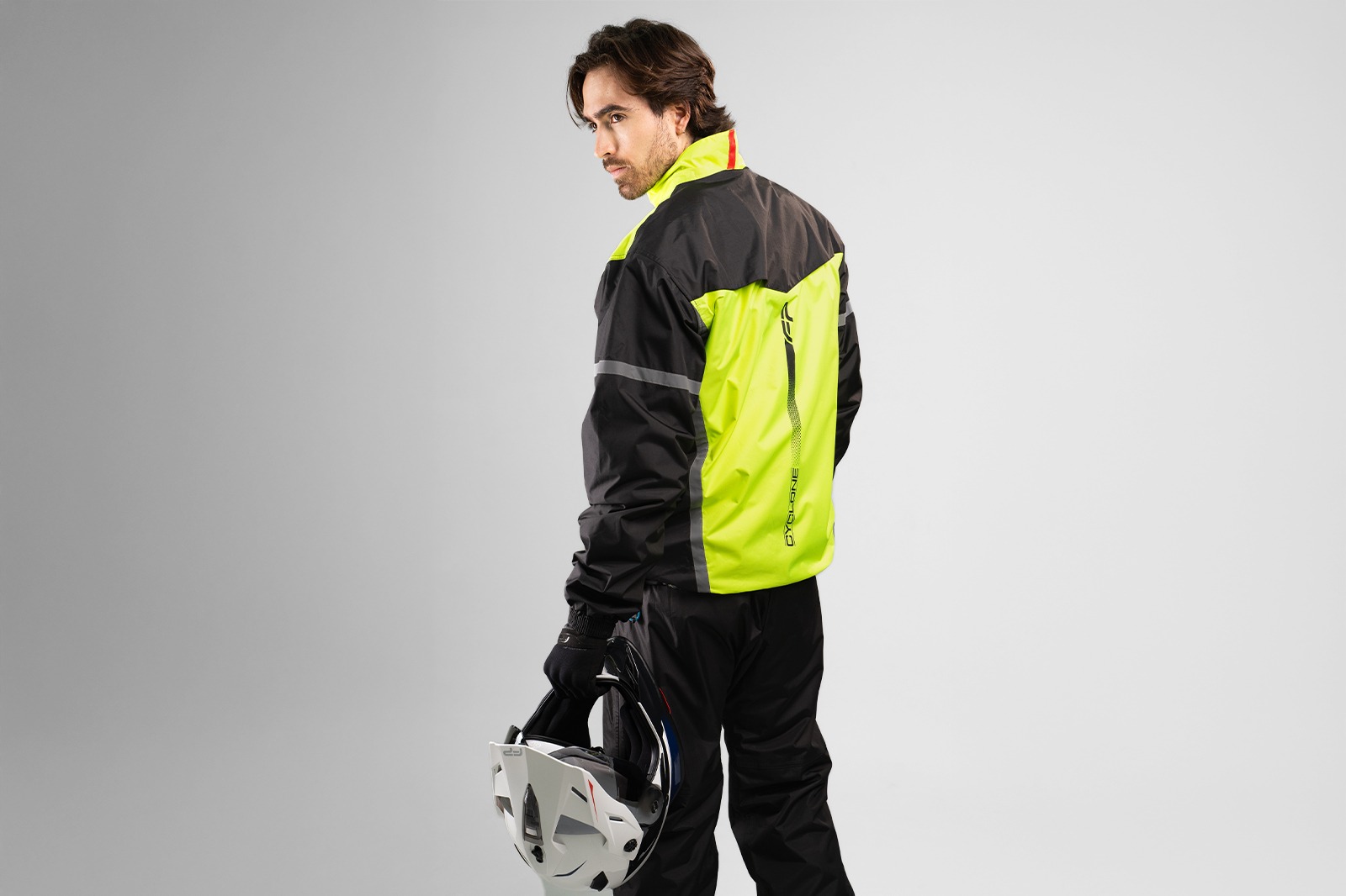 Espalda del Cyclone Neón mostrando ventilación y banda reflectiva