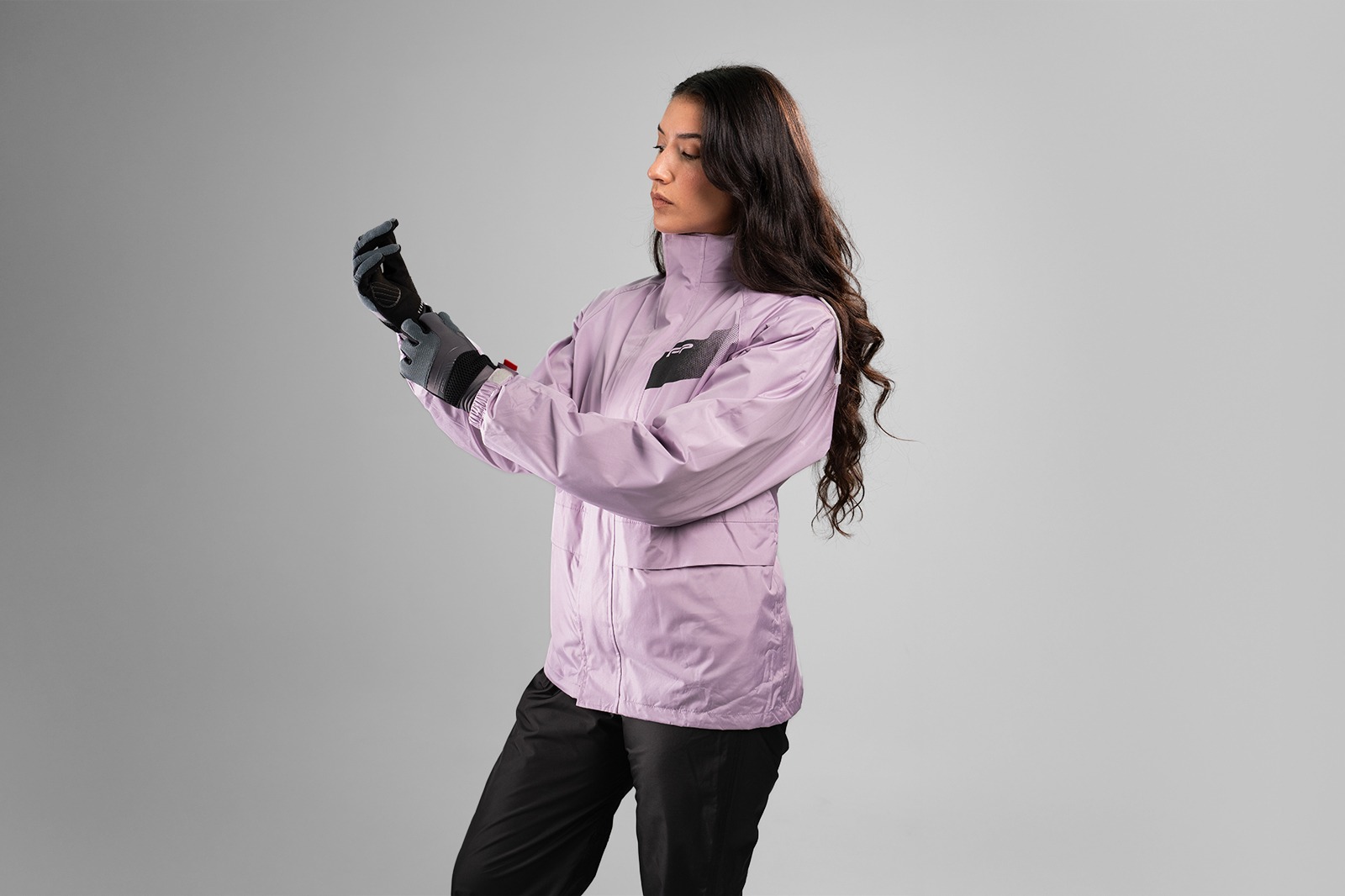 Ajuste en puños con resorte y velcro impermeable dama