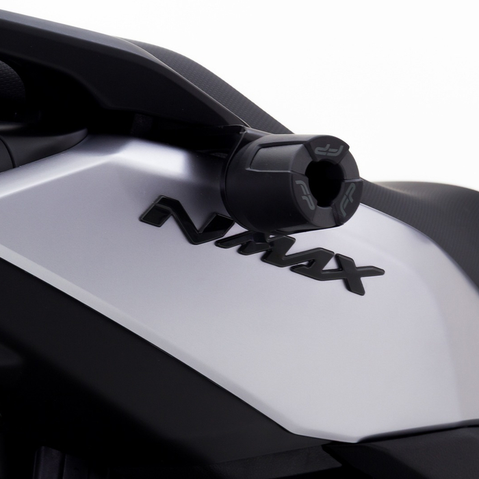 Slider trasero NMAX Gen 3 en acero negro FP sobre chasis