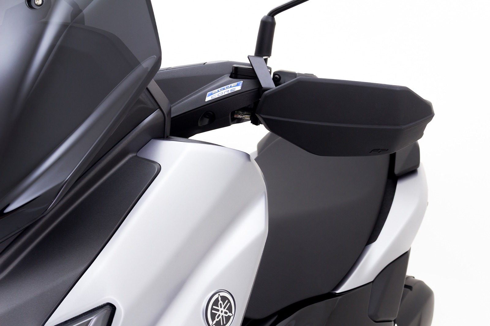 Detalle de instalación del protector de manos FP en punto espejo