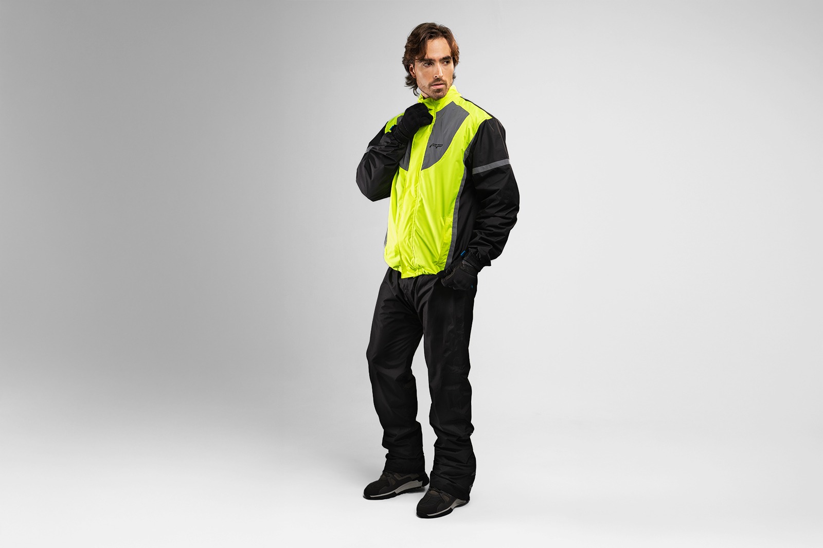 Chaqueta Cyclone Neón con combinación de colores negro y amarillo alto