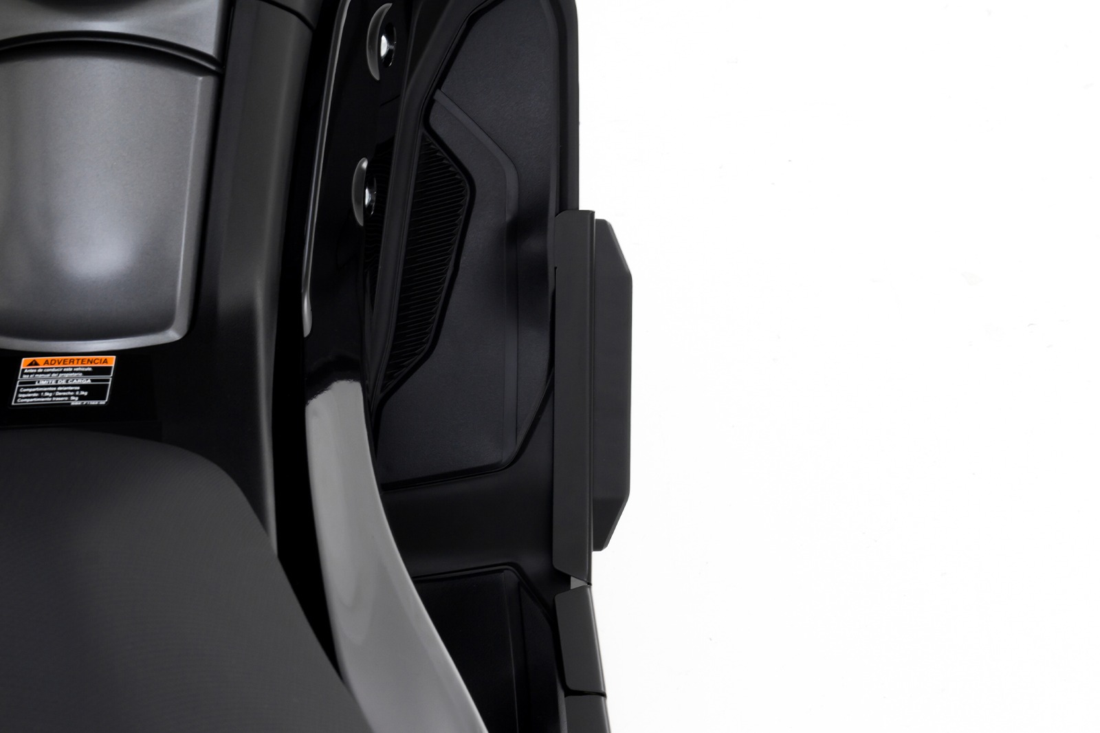 Slider floorboard NMax FP instalado en área de apoyapiés.