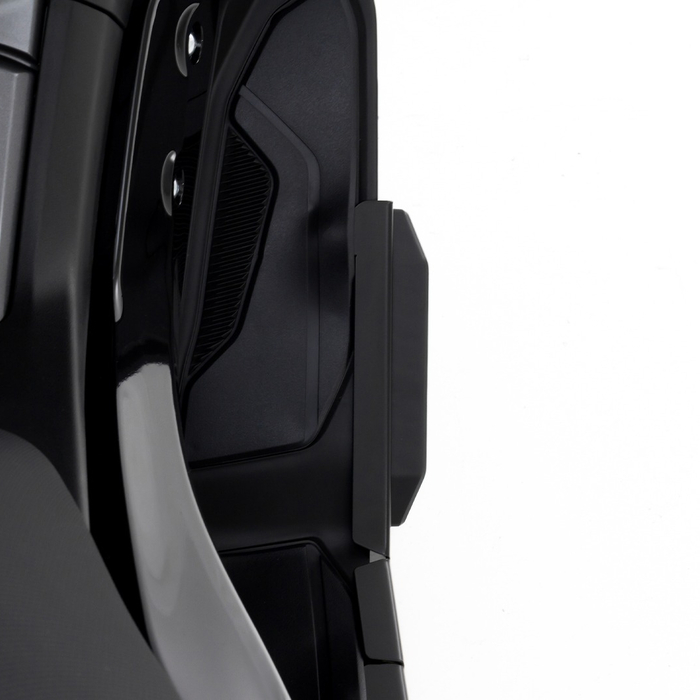 Slider floorboard NMax FP instalado en área de apoyapiés.