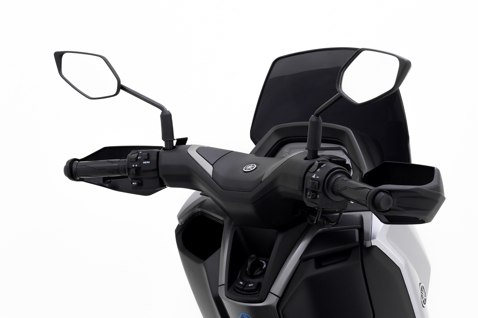 Hand Savers Izquierdo y Derecho en Yamaha NMax 2026