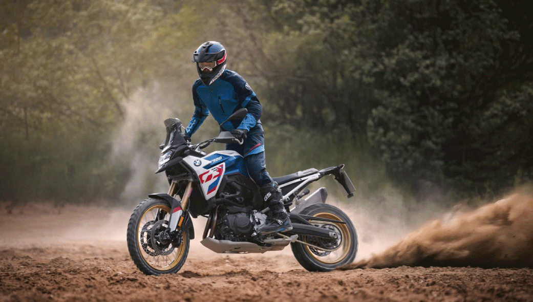 Nueva BMW F900GS 2024: 14KG menos compensados en 105 CV