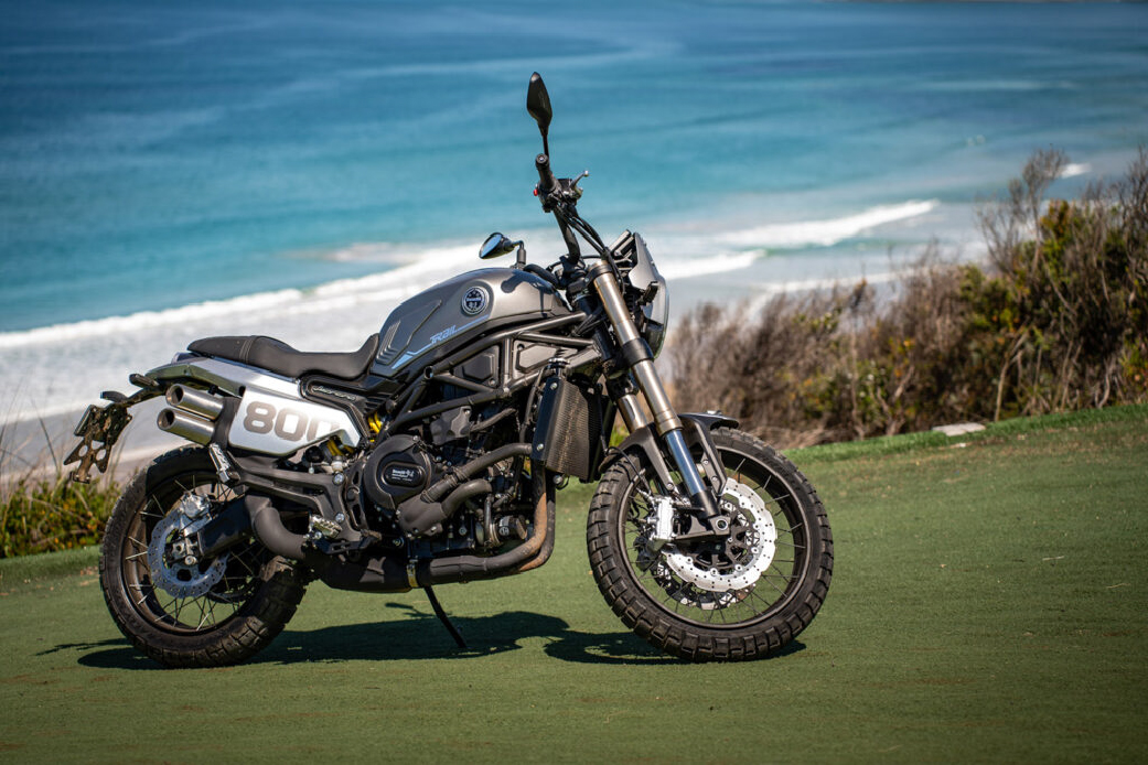 Benelli Leoncino 800