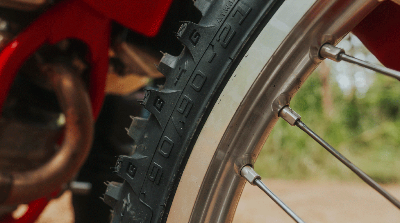 DETALLE GRABADO LLANTAS