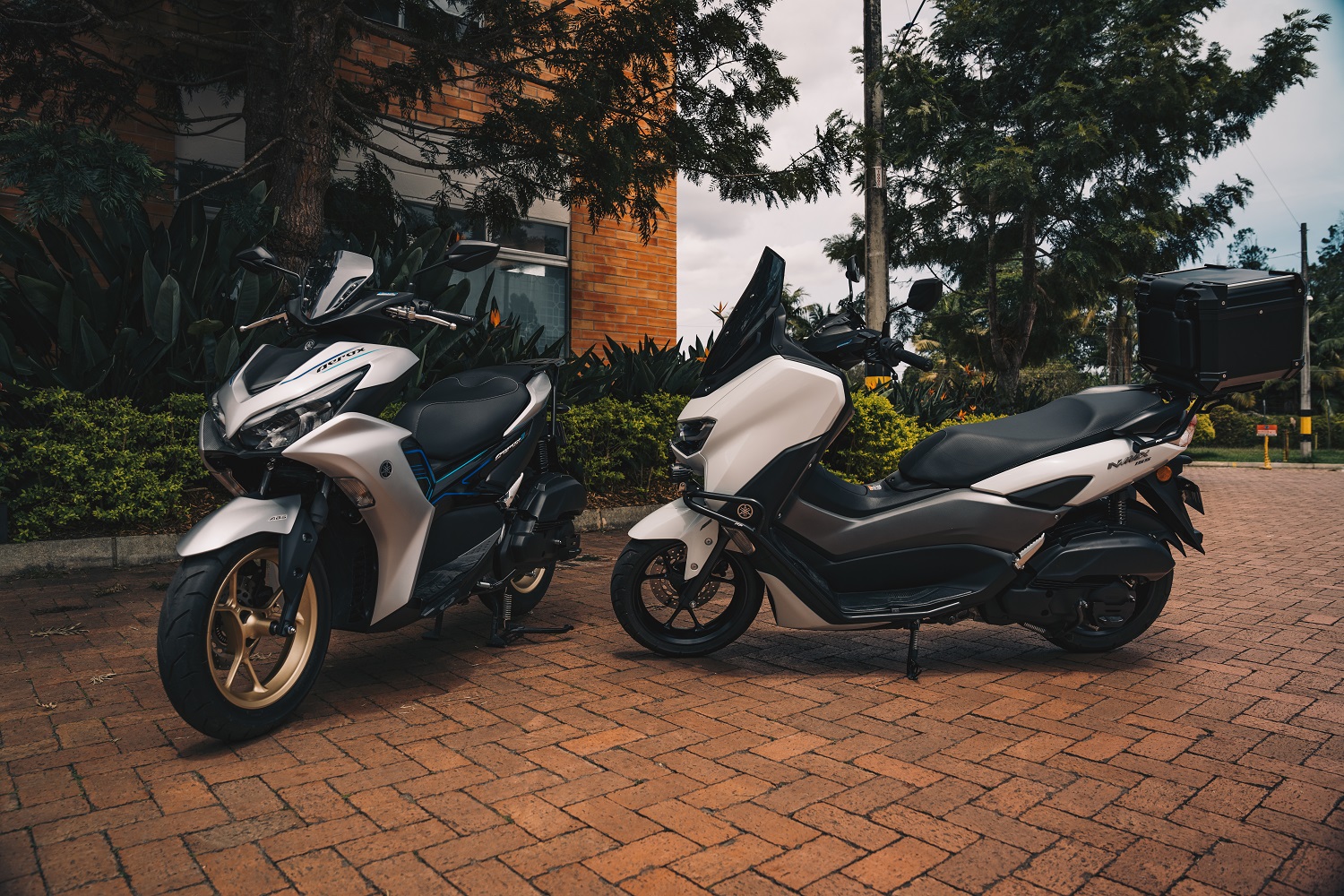 Yamaha NMax 2024 vs Yamaha Aerox 2024 Yamaha NMax 2024 vs Yamaha Aerox 2024