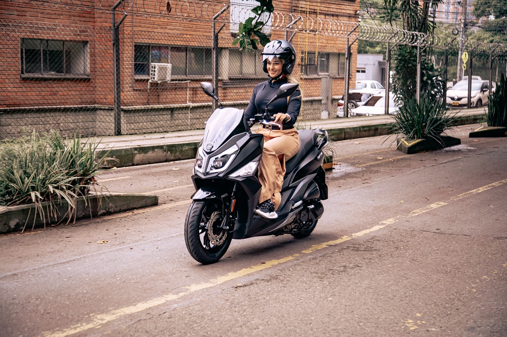 AKT JET 14 negra AKT JET 14 negra 2023