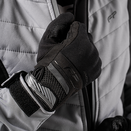 Alternative Text: Guantes para moto ventilados y c&oacute;modos con detalles reflectivos 3M para mayor visibilidad nocturna