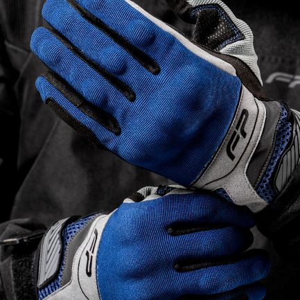 Guantes Core azul navy para moto, frescos y ventilados, con pu&ntilde;o de neopreno ergon&oacute;mico para mejor ajuste