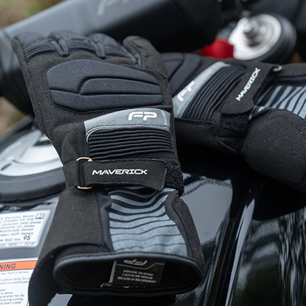 Guante Maverick Negro impermeable con interior suave, costuras reforzadas y ajuste seguro para largas distancias