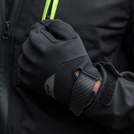 Guantes Ultralight negro aventura moto, compatibles con pantallas t&aacute;ctiles, permiten usar celular o GPS sin quit&aacute;rtelos