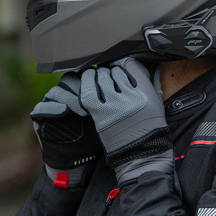 Guantes ligeros de moto Verona gris para mujer, dise&ntilde;ados con ajuste femenino y m&aacute;xima libertad de movimiento