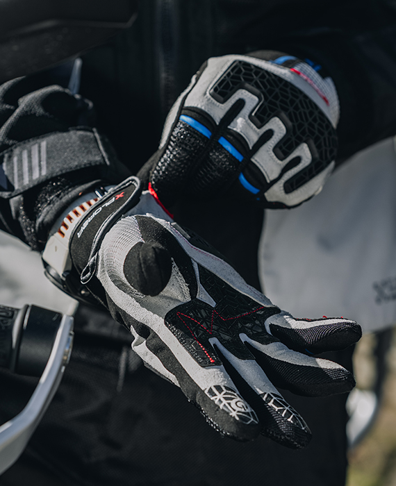 banner de seleccion de guantes para moto marca FP