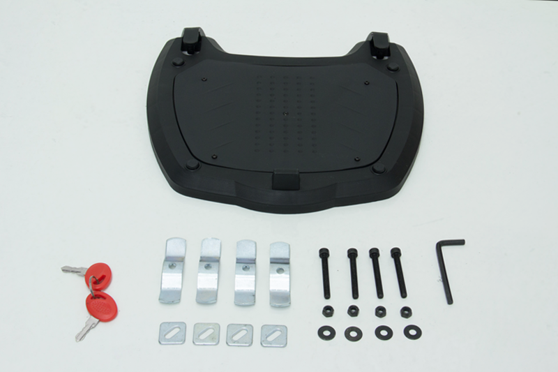 MALETERO PARA MOTO CARGO PARA UN CASCO NEGRO CON HUMO
