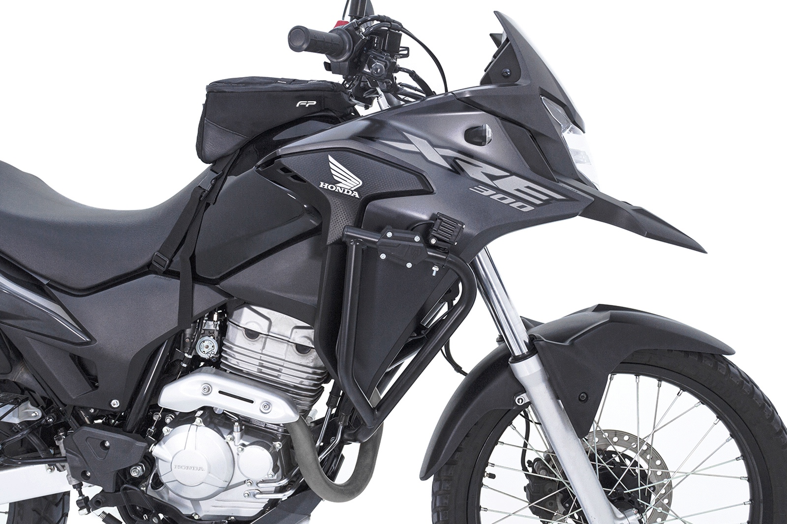 Defensas FP en acero instaladas en Honda XRE300.
