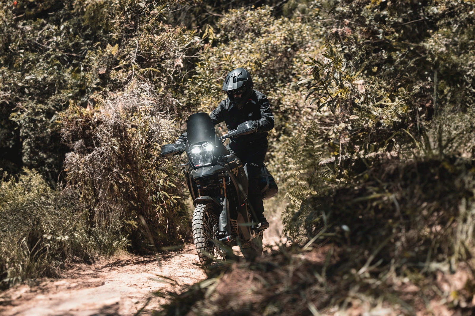 SISTEMA RACKLESS PARA DRYBAG  FP EXPEDITION, Soporte Maletas Laterales, Soporte Textil para Drybag, Organizador de Drybag, Anclaje de Drybag, Maletas Laterales, Cuelga Drybag, Soporte Textil, Drybag, Motocicleta, Correa, Universal, Resistente, Liviano