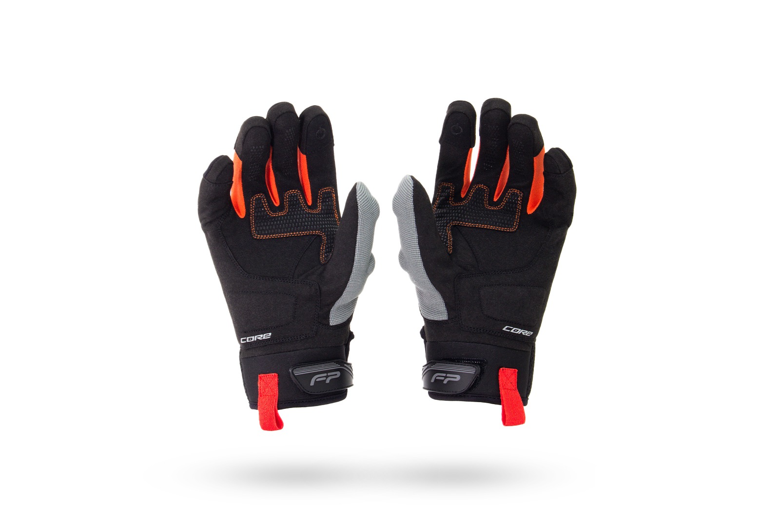 Vista frontal y posterior de guantes Core negros con detalles naranja, ventilados y con lengüeta roja de ajuste