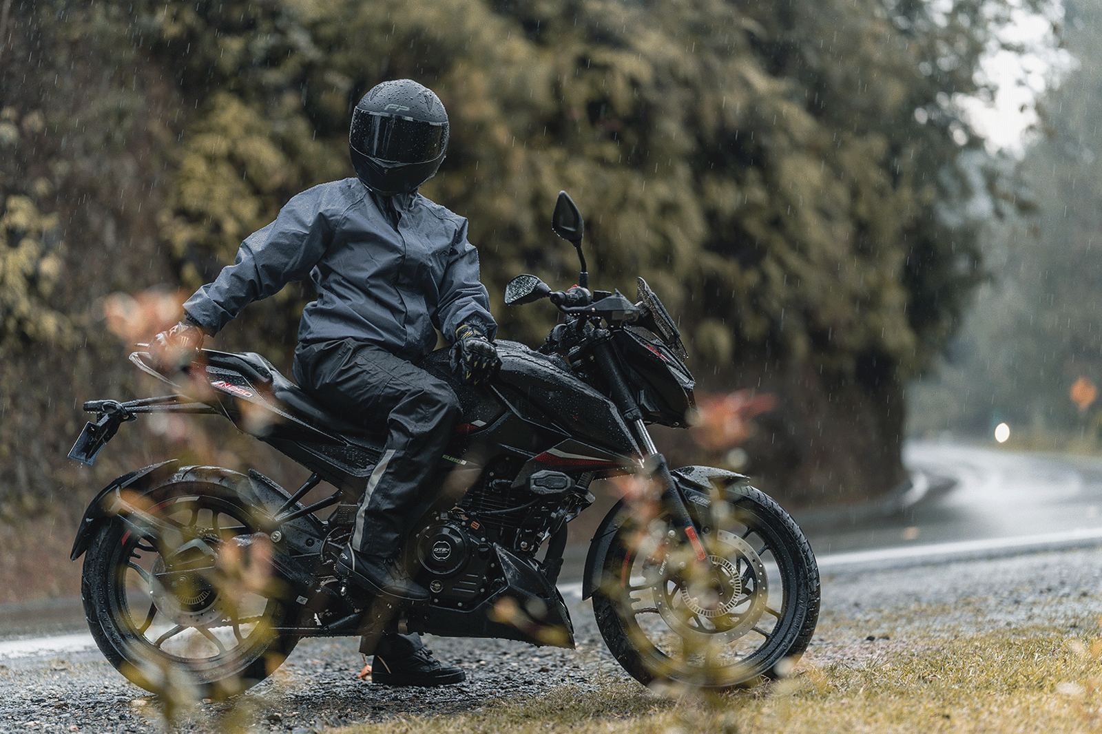 Impermeable tornado negro verde / nueva colección