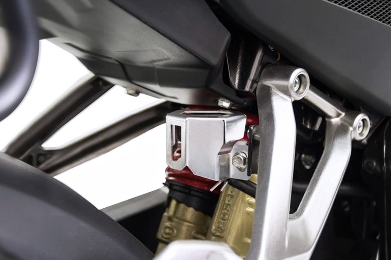 PROTEC TARRO LIQUIDO DE FRENO TRAS PULSAR 200 NS Y DOMINAR 400 Protector Tarro Liquido de Frenos Pulsar 200 NS
