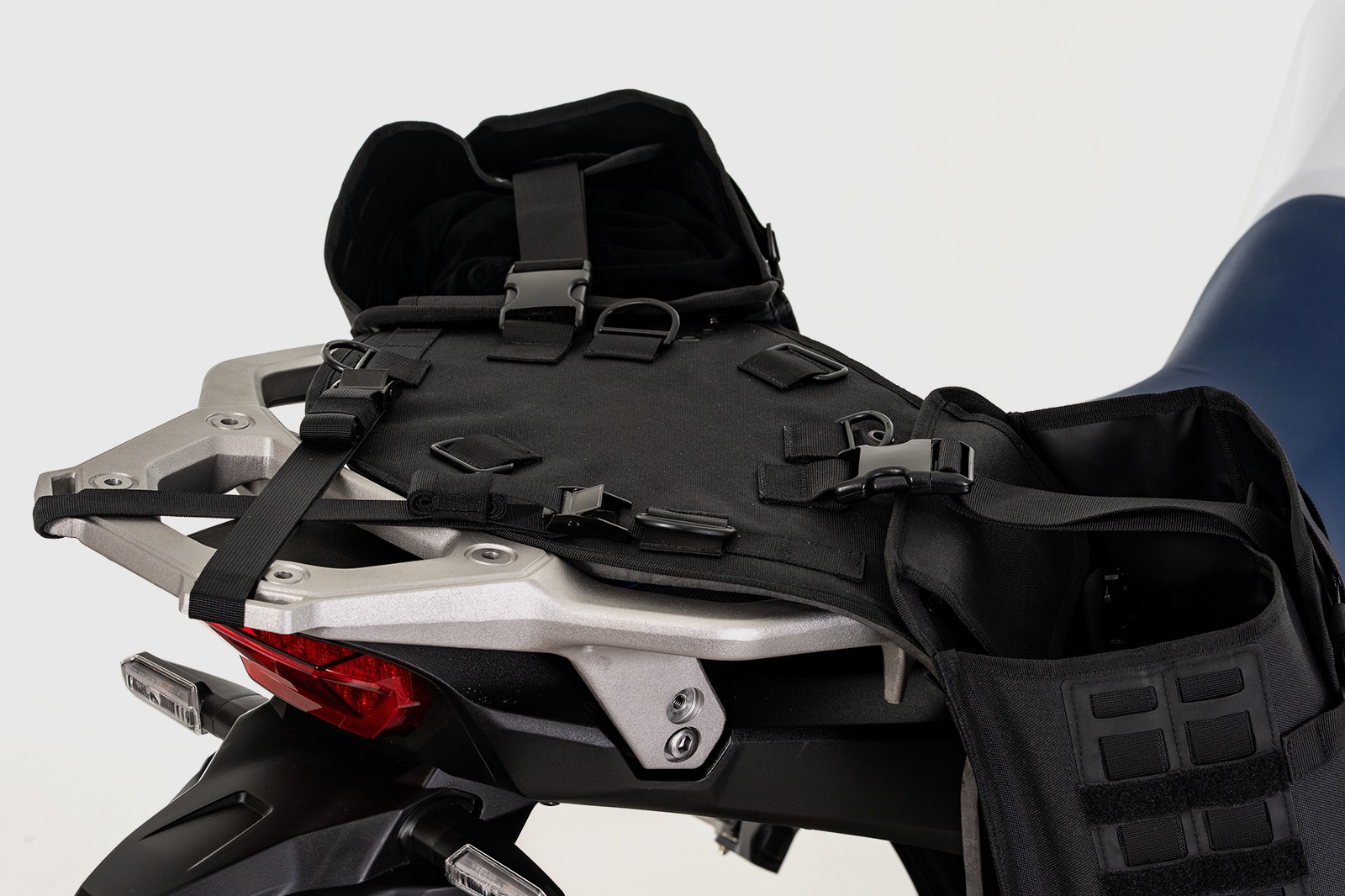 Soporte textil FP Xpedition para viajes off road en moto

